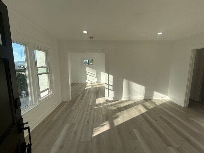 Building Photo - 217 N Bel Aire Dr