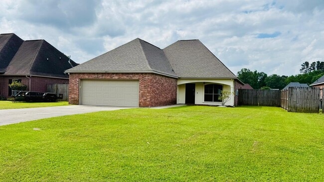 Photo - 13134 Montrose N Dr (Denham Springs, LA) House
