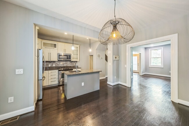 Building Photo - 723 K St NE