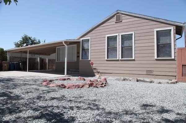 Foto del edificio - 1200 W 10th St