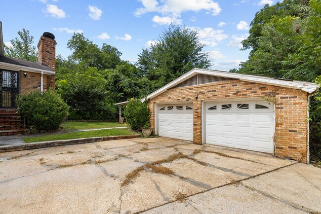 Building Photo - Charming 3 Bedroom, 2 Bathroom house