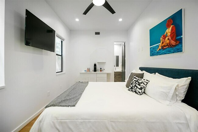 Foto del edificio - 511 Memorial Heights Dr