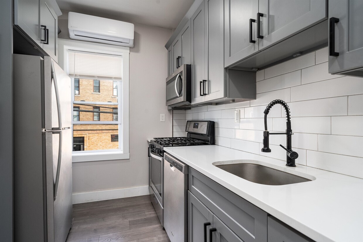 Primary Photo - 406 Communipaw Ave