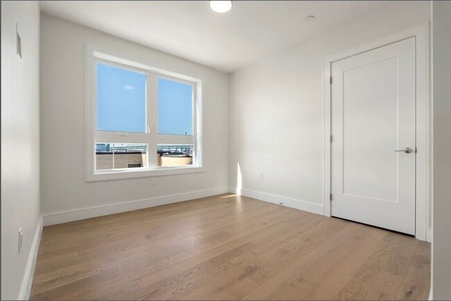 Building Photo - 301 Border St