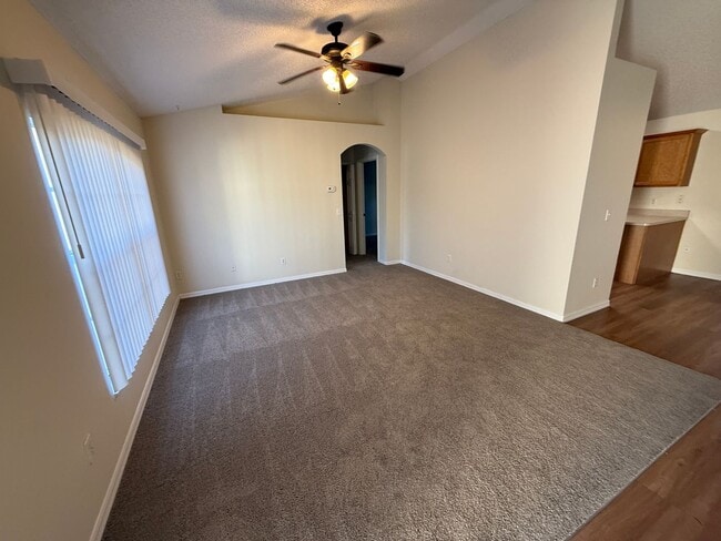 Building Photo - DELTONA: 3 bed/2 bath, Single Family Home AVAILABLE NOW!