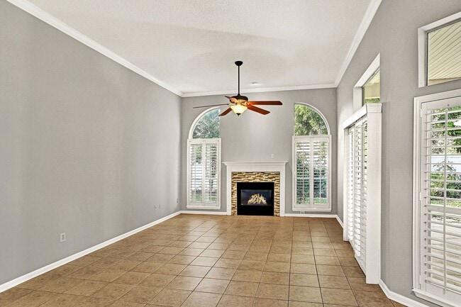 Building Photo - 4 bedroom/ 2 bathroom home in Julington Cr...