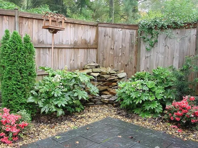 Foto del edificio - 1156 Hampton Gardens Ln