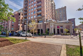 Building Photo - 240 N Water St