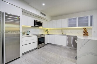 Building Photo - 276 Crandon Blvd