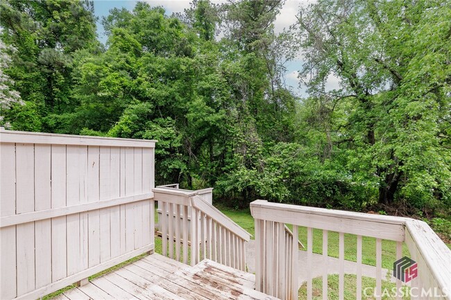 Foto del edificio - 215 Jennings Mill Rd
