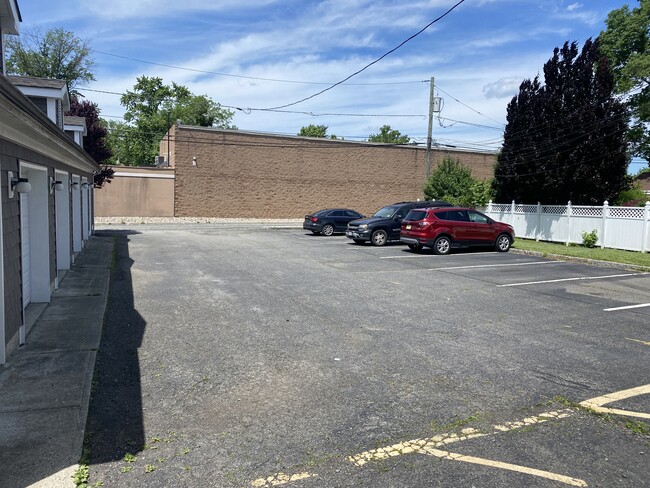 Parking lot - 360 Cliff Rd