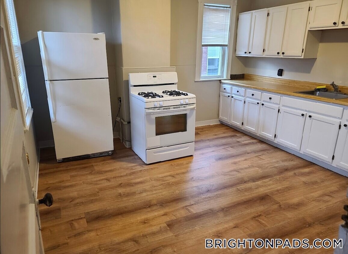 Foto principal - 348 Faneuil St