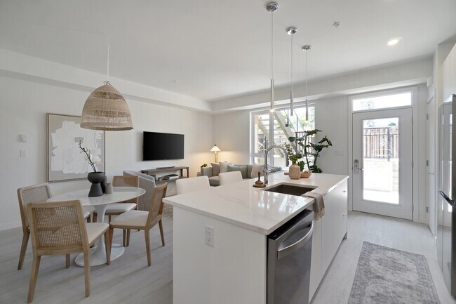 Photo du bâtiment - The Cove at James Bay Townhomes