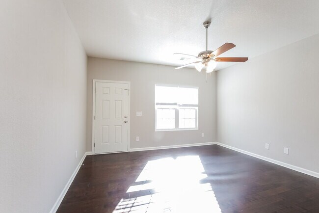 Foto del edificio - 4531 Merryvale Forest Dr