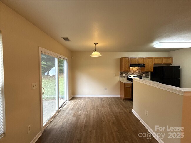 Foto del edificio - 6831 Sunman Rd