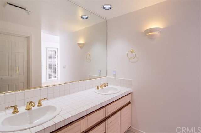 Building Photo - 2243 Martin-