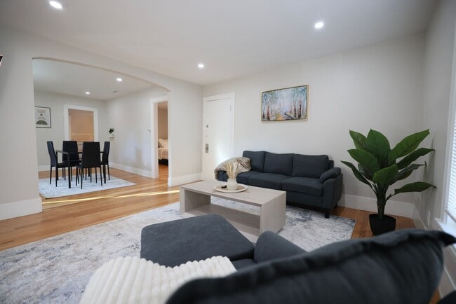 Building Photo - 16 Orange St