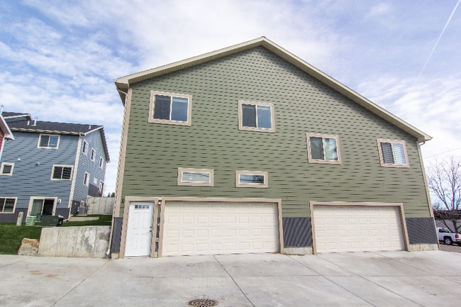 Building Photo - 720 10th St W