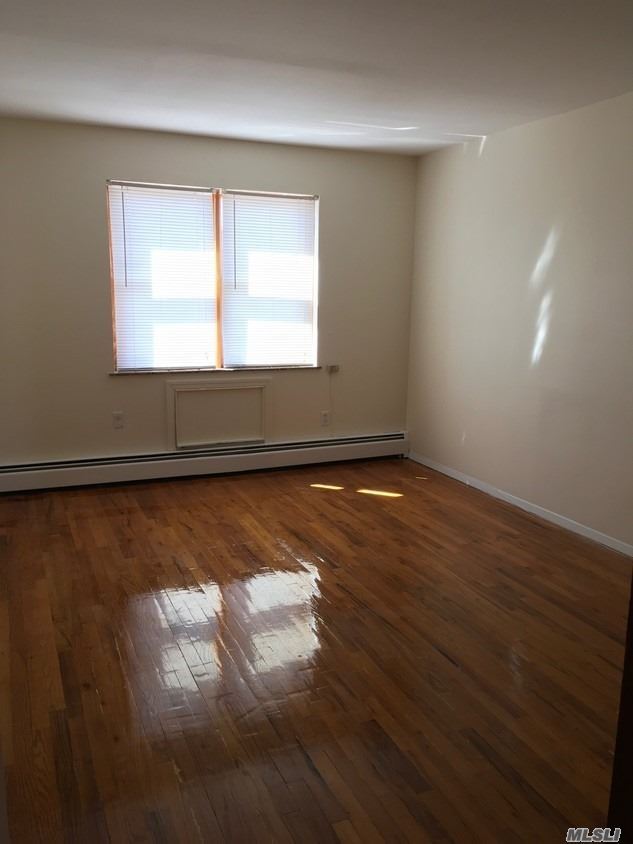 Building Photo - 2560 Cropsey Ave