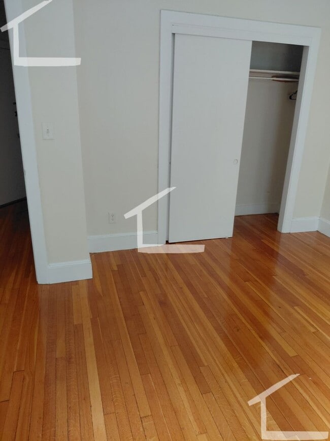 Building Photo - Great 2 bed 2 bathroom apartment available Now