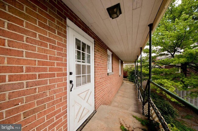 Foto del edificio - 210 N Washington St