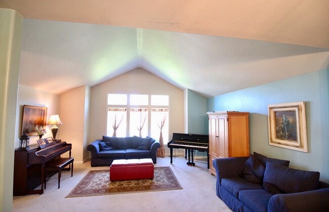 Building Photo - 3584 Shamrock Dr