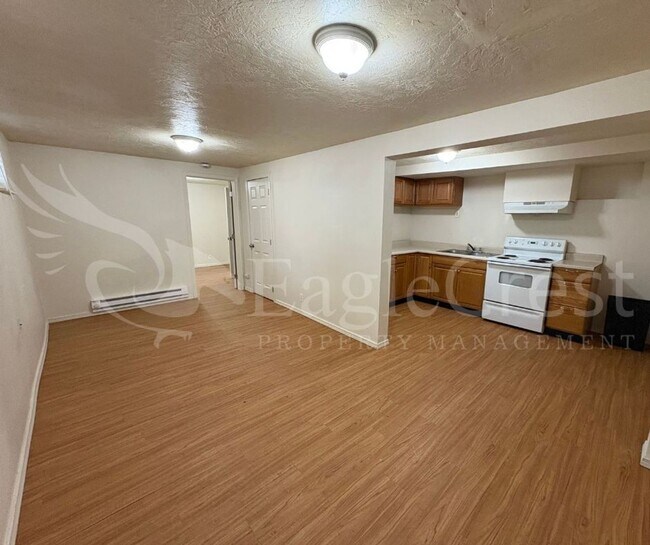 Building Photo - 706/708SCollege