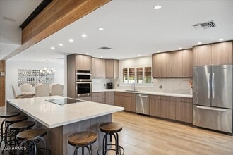 Building Photo - 6842 N 72nd Pl