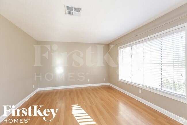 Building Photo - 7366 W Jenan Dr