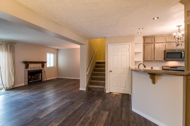 Foto del edificio - Spacious 3 Bedroom, 3 Bathroom Willowbrook Condo in Gunbarrel