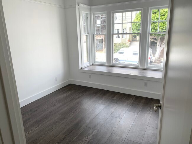 Building Photo - 2131 Grove St
