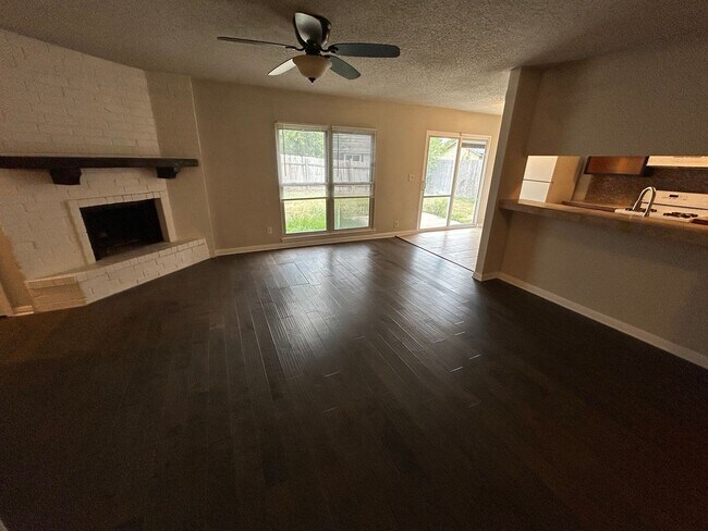 Foto del edificio - AVAILABLE NOW! 3 Bedroom / 2 Bath Home In ...