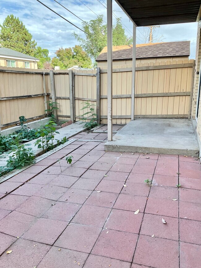 Transforme su vida al aire libre con este encantador patio y área de jardín, perfecto para relajarse y entretenerse. - Villa Rosa