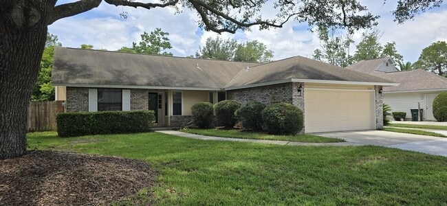 Building Photo - 10864 Steeding Horse Dr