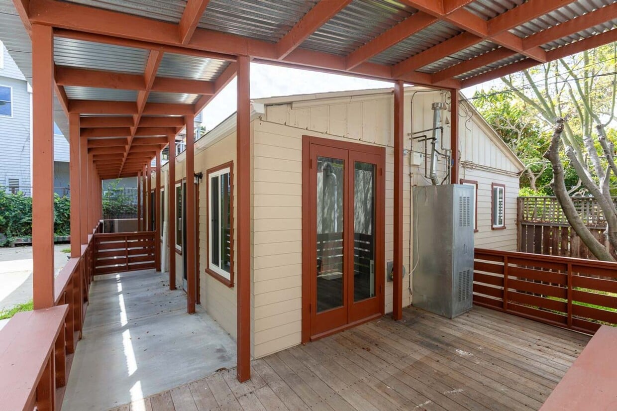 Foto principal - 1 bed, 1 bath - South Mission Hills neighborhood