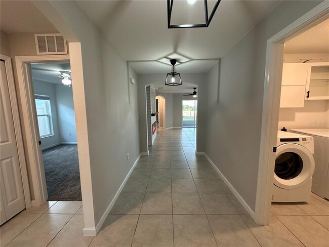 Building Photo - 3405 Yarian Dr