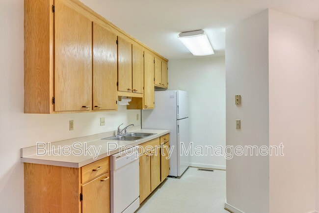 Building Photo - 1214 Clifden Green