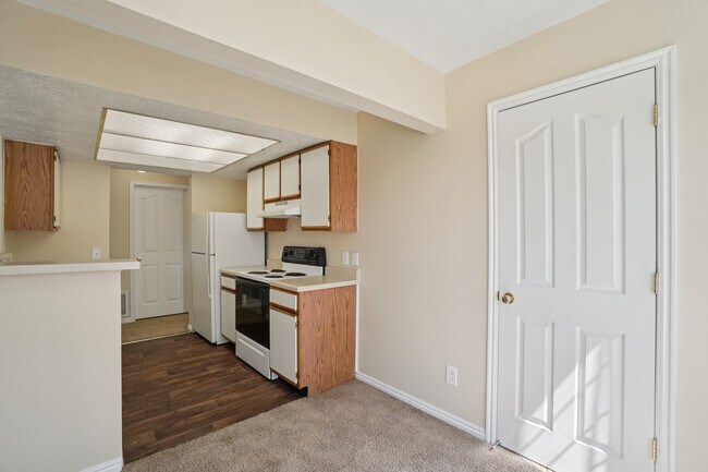 Dining/Kitchen - Sterling Pointe Apartments