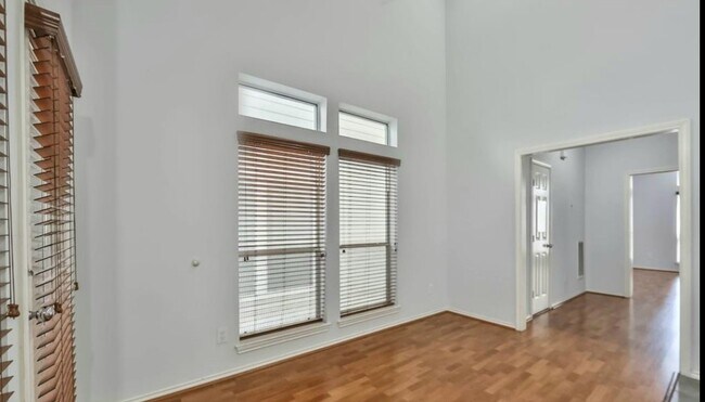 Dining - 1241 W 17th St