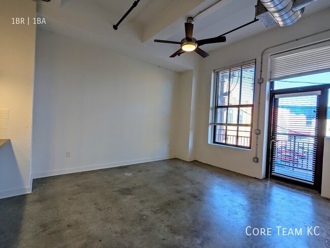 Foto del edificio - Loft with balcony in Crossroads