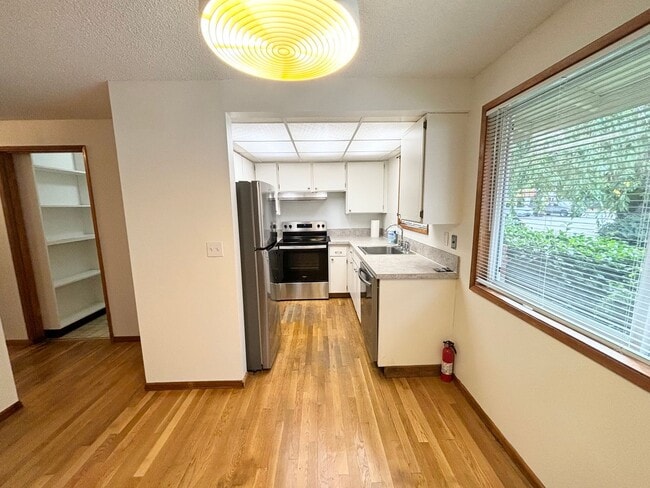 Foto del edificio - Newly Update 2 Bedroom Home! W/S/G Include...