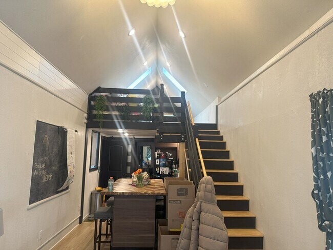Foto del edificio - Chic Newly Remodeled Loft-Style 1 Bedroom ...