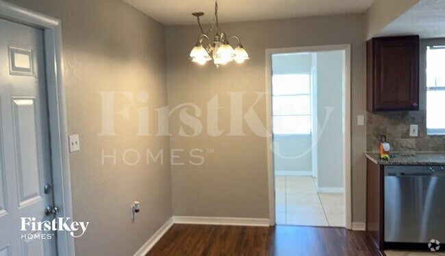 Building Photo - 8241 Hixton Dr