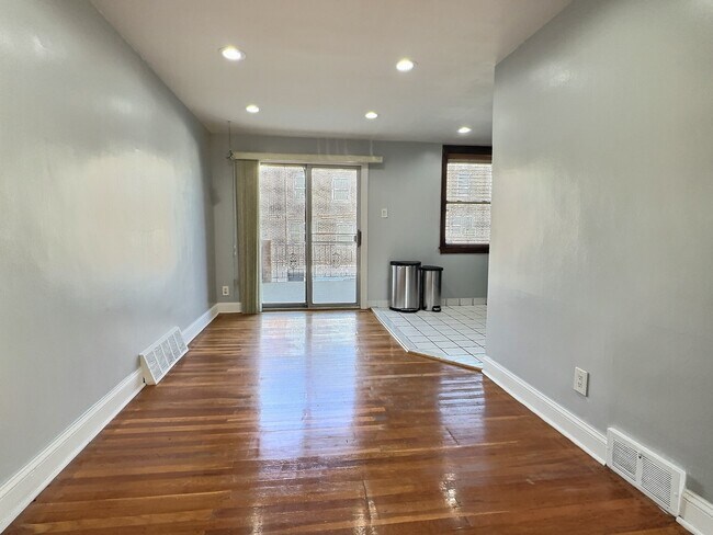 Foto del edificio - 1636 N 76th St