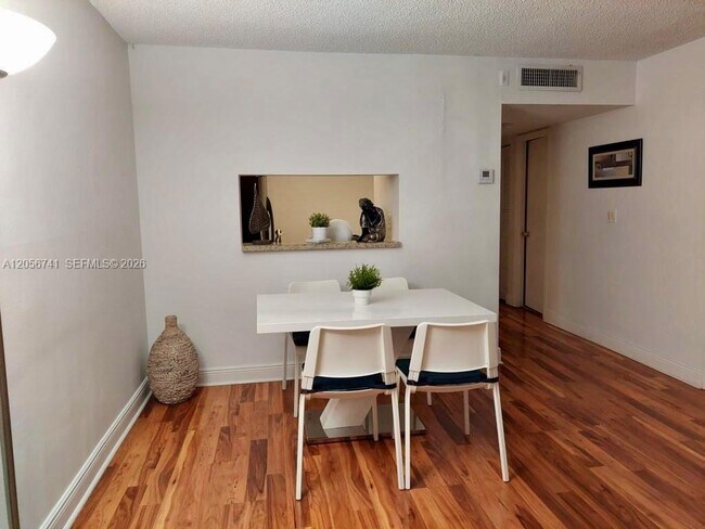 Foto del edificio - 486 NW 165th St