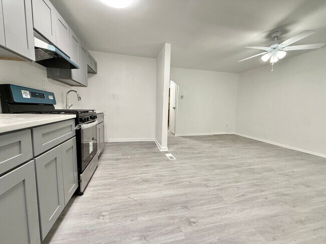 Foto del edificio - Renovated 2-Bedroom Home with Finished Bas...
