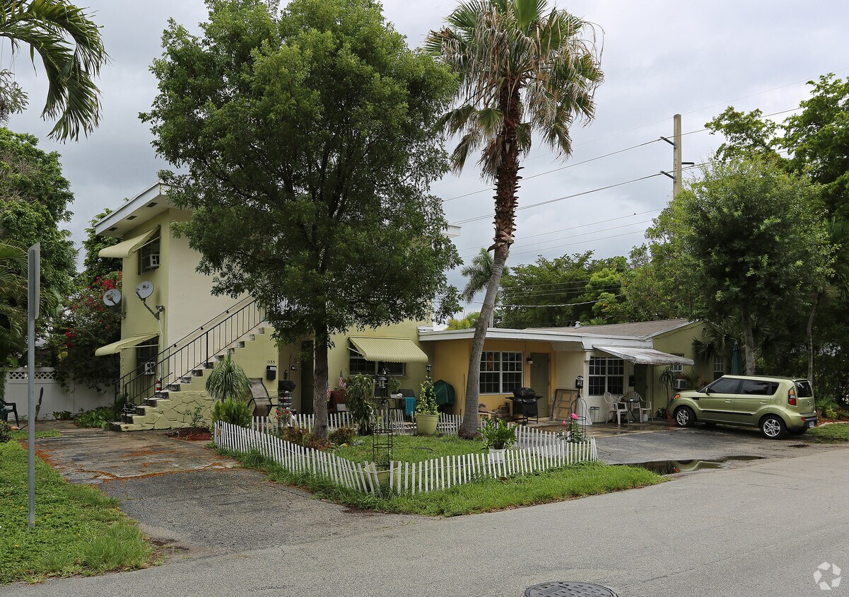 Foto del edificio - 1151-1159 NE 18th St