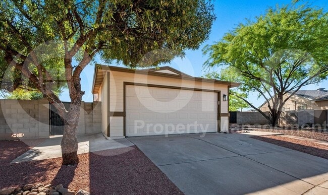 Photo - 1826 W Holland Dr House