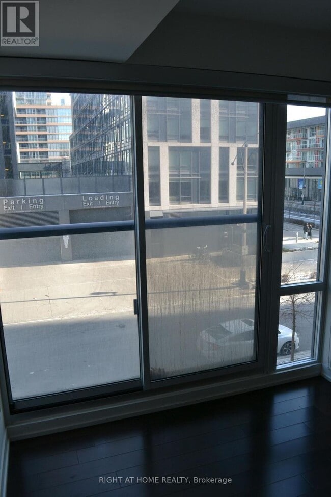 Building Photo - 170 Fort York Blvd