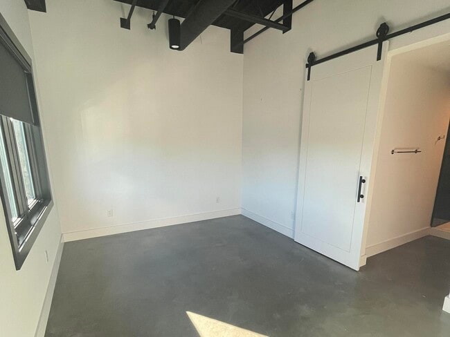 Building Photo - 1131 Fairview Ave